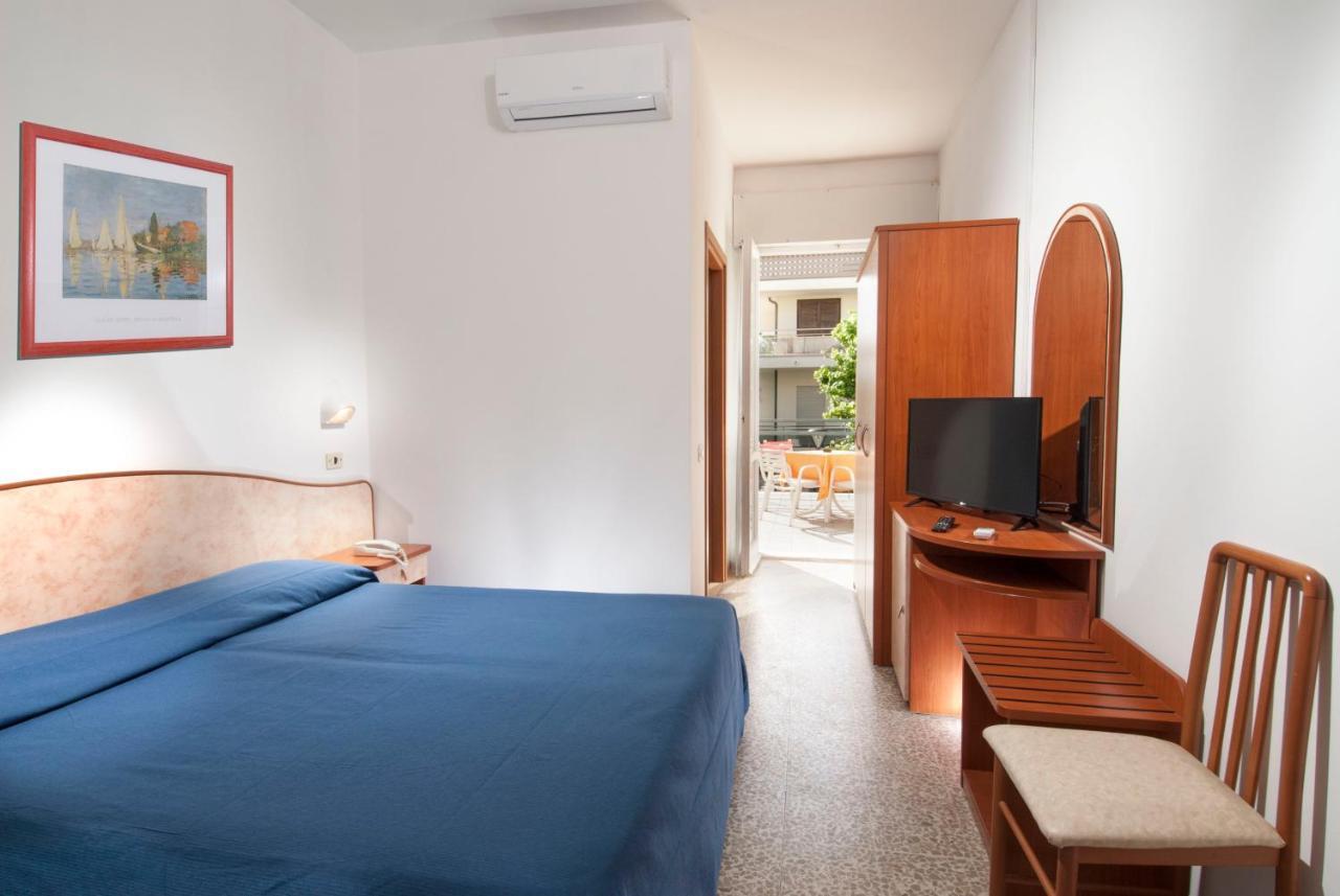Hotel Holiday Sunshine Summer Misano Adriatico Eksteriør billede