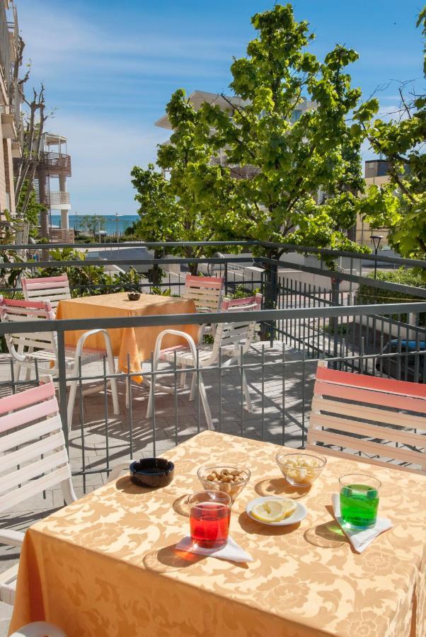 Hotel Holiday Sunshine Summer Misano Adriatico Eksteriør billede