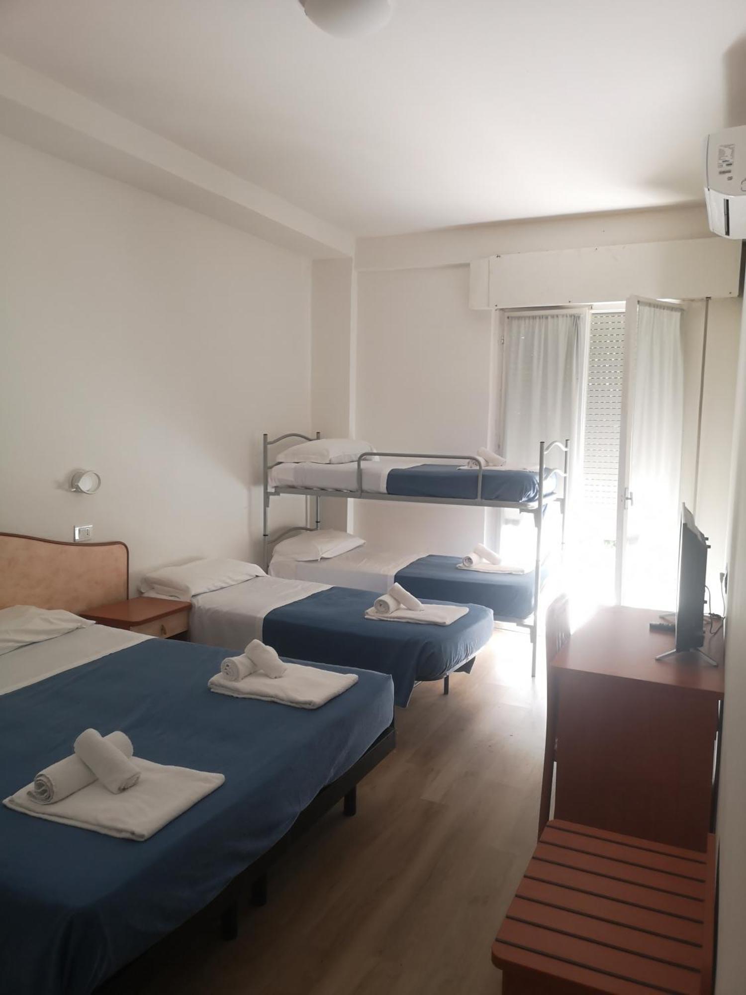 Hotel Holiday Sunshine Summer Misano Adriatico Eksteriør billede