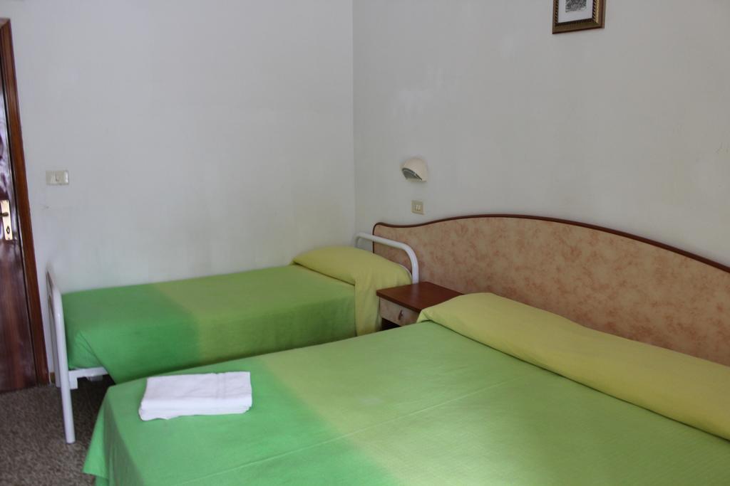 Hotel Holiday Sunshine Summer Misano Adriatico Eksteriør billede