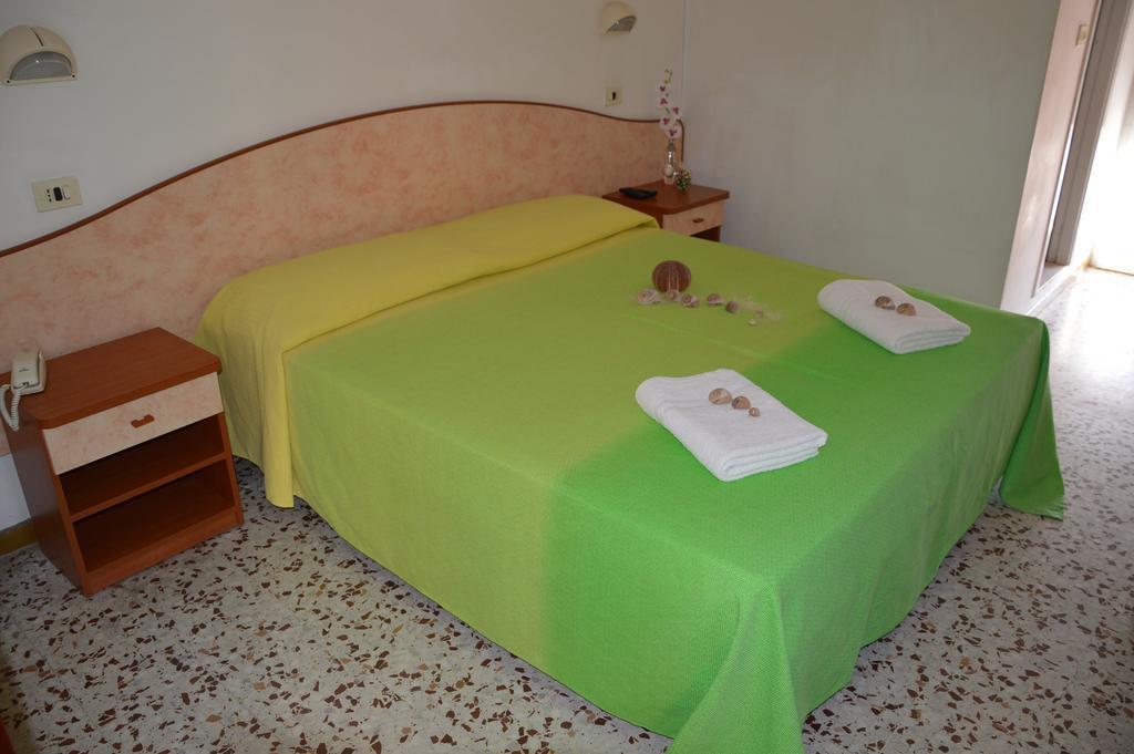 Hotel Holiday Sunshine Summer Misano Adriatico Eksteriør billede